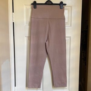 LOGO by Lori Goldstein Cotton/Spandex Mauve Capri Length Leggings - NWOT